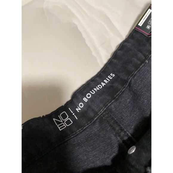 No Boundaries Black Jean Shorts NWT - Picture 5 of 6